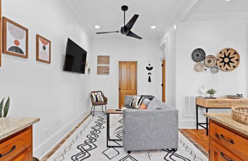 Chic 2BR retreat near French Quarter - Photo 9