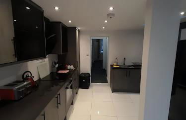 Contemporary and Spacious Home - Foto 15