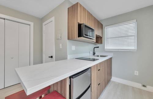 The Shell on Walnut Studio Hollywood Beach Free Parking - Photo 4