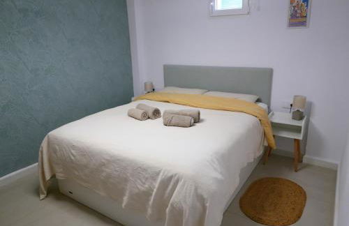 Natural park, terrace and pool - Photo 10