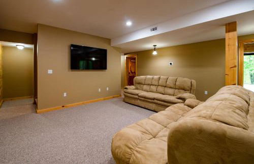 Massive Log Chalet with Hot Tub - Foto 62