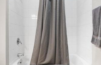 2BR Balcony Suite Gym & Pool Downtown at CityWay - Foto 42