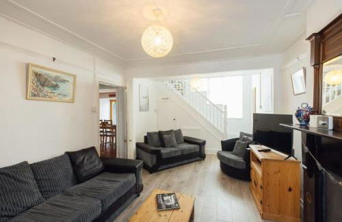 Cosy Welsh Cottage in St Davids Centre with Garden - Photo 4