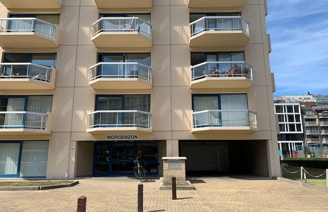 Spacious Seaside Apartment - Photo 20