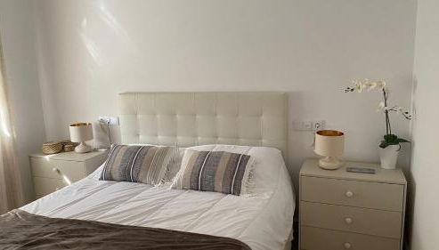 Centrally located and modern apartment - Photo 3