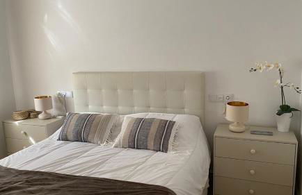 Centrally located and modern apartment - Photo 3