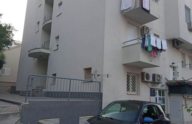 Immaculate Apartment in Center City With Parking - Photo 18