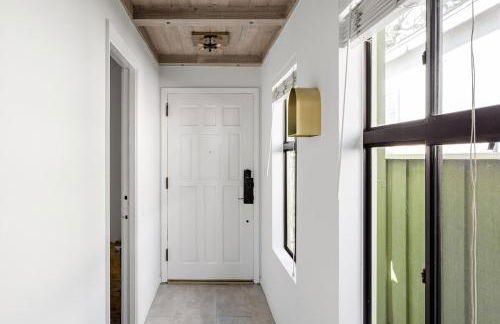 Silver Triangle Oasis with Verdant Backyard - Foto 8