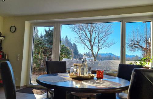 Ferienwohnung mit Garten und Bergblick - Foto 1