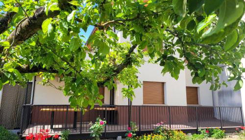 Casa Julio, bonita casa cómoda y espaciosa, totalmente reformada con terraza y jardin privado - Foto 2