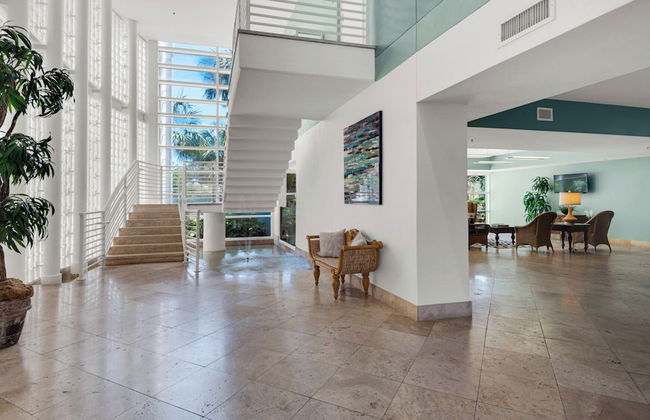 Spacious 2BR Condo w/ Partial Gulf Views, Pool, Across the Street From Beach! - Foto 2