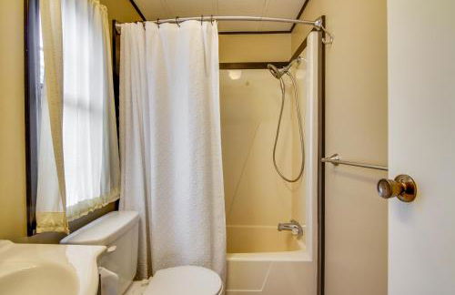 Beachy Lewes Home with Outdoor Shower and Fire Pit! - Foto 15