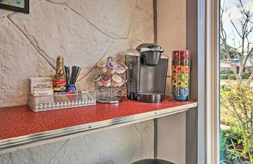 Retro Updated Blanco Abode - Steps to Main Street! - Foto 7