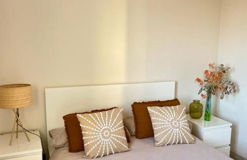 Beachfront, Sea views, Terrace and Parking! - Foto 17