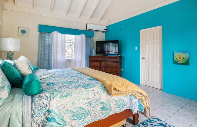 Yancey Largo Villa Perfect Jamaica Ironshore Getaway w Private Pool and Onsite Staff Services by RedAwning - Photo 8