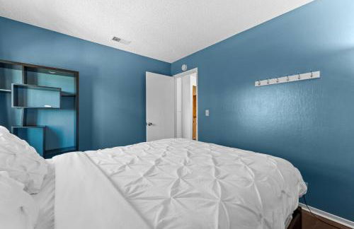 Colorful and Cozy Haven with Heated Pool - Foto 14