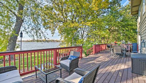 Lakefront Home with Game Room, Theater and Dock! - Foto 2