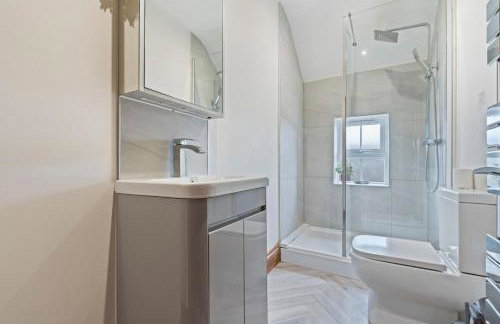 #111 New Farm with hot tub and Sauna - Sleeps 18 - Near Elmore Park - " Perfect for Contractors and Families - Parking space for 10 cars" - Foto 45