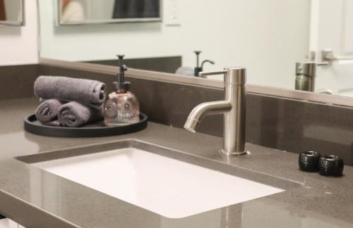 Resort-Style APT with Pool, Gym & Parking 10min to Disneyland - Foto 71