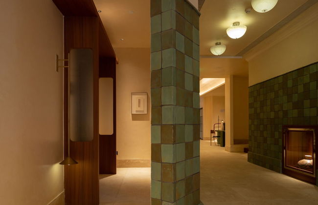 Golden Age Hotel - Photo 7