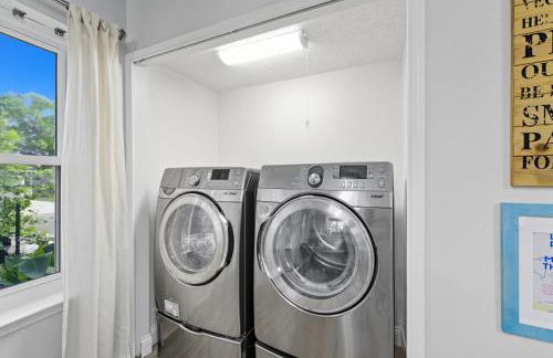 Luxe Family Escape with Games Hot Tub and Yard - Foto 63