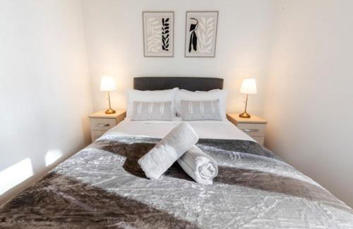 Stylish Skyline Apartment - 2 Bed, 2 Bath, Gym, Concierge in City Centre - Foto 35