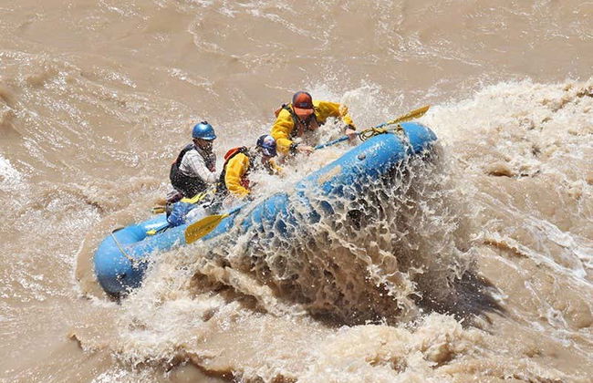Rafting in the Colorado River - Photo 7