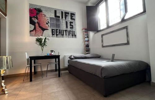 Life is Beautiful Design LOFT Navigli Romolo, SmartTV, WiFi, AC and street parking - Foto 9