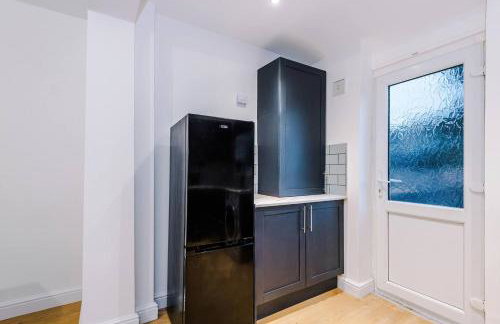 Comfy 3-BR Wirral Home | Free Parking & Wi-Fi - Foto 79