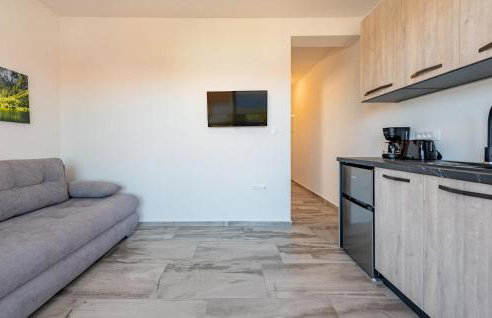 Beautiful Apartment In Prizna With Wifi - Photo 16