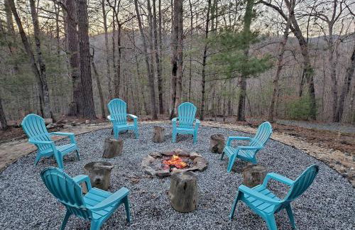 Beautiful Rustic Cabin Surrounded by Nature with Incredible Views and a Wrap-Around Deck for an Amazing Glamping Experience in Marshall, NC - Foto 5