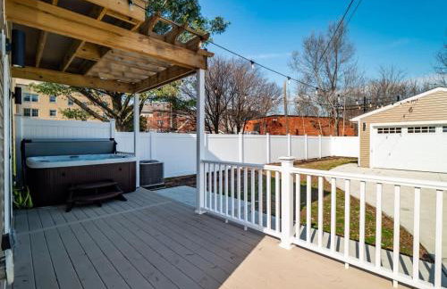 Hot Tub N64 Mins to Downtown Sleeps 8 - Foto 56