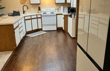 Family Fun! Sleeps 8, King Bed, 2 Queens, and Sofa Bed, Games - in Rogers - Foto 4