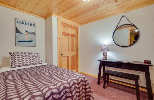 Lakefront Presque Isle Cabin with Private Dock - Foto 16