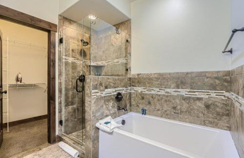 Private Hot Tub, Close to Resorts - Private Hot Tub - Close to PC, Mountain Mansion Family Getaway - Photo 26