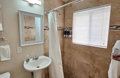 Prime Location Gateway with Pool & Patios, Near Beaches, Groceries and Restaurants - Photo 57