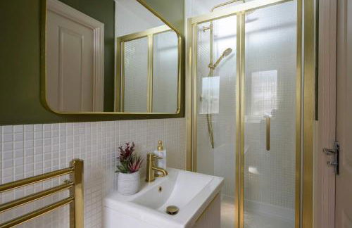 Modern Home on Edge of Cotswolds Private Parking - Photo 15