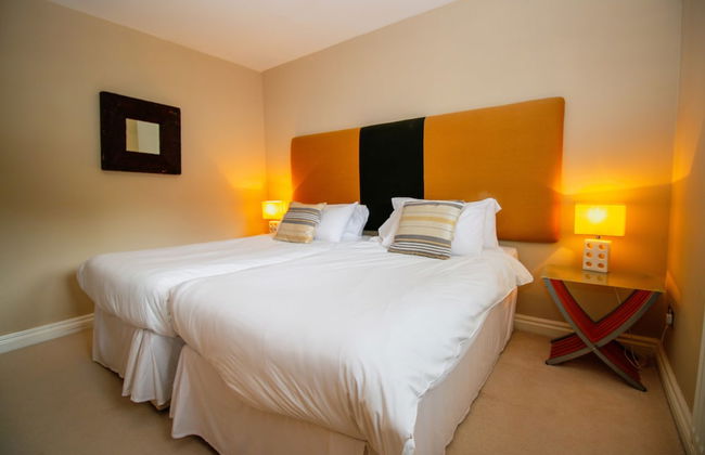 Turnberry Apartments - Photo 4