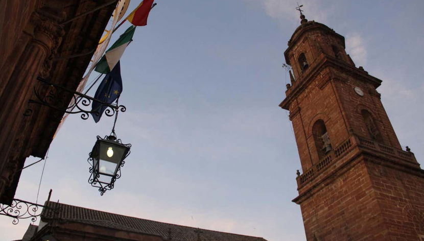 Parroquia de San Bartolomé al anochecer