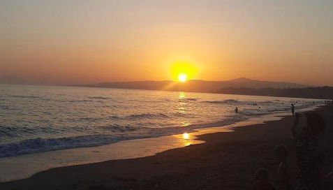 Apartamento en primera línea de playa, con piscina y garaje en Torrox Costa - Photo 5