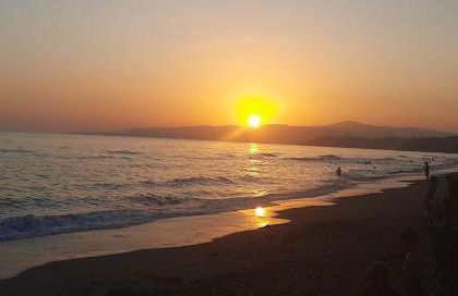 Apartamento en primera línea de playa, con piscina y garaje en Torrox Costa - Photo 5