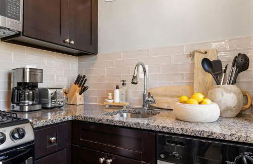 The Lexington - Serene Apartment, 5 min to DC with Free Parking and Metro - Foto 14