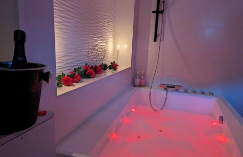 Love Room Perpignan Jacuzzi & Ambiance romantique - Foto 1