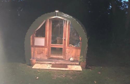 Private Island Glamping on riverbank with Hot tub - Foto 9