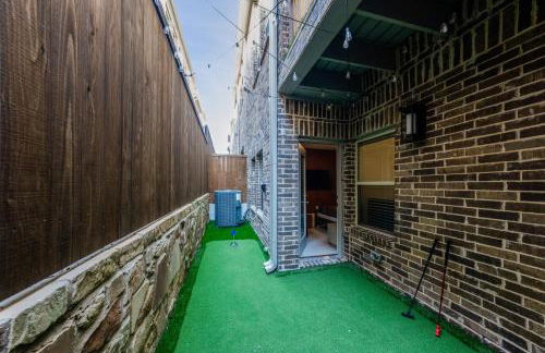 Luxury Oasis - Glam Decor, Putting Green, Arcade Fun & EV Station - Foto 5