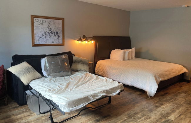 Gold Suites Rentals - Photo 12