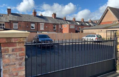 Newly built 2 bed flat in the heart of Leek - Photo 5