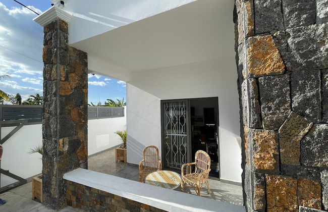 Spacious 4-bed Villa in Flic en Flac Roof top bar - Photo 30