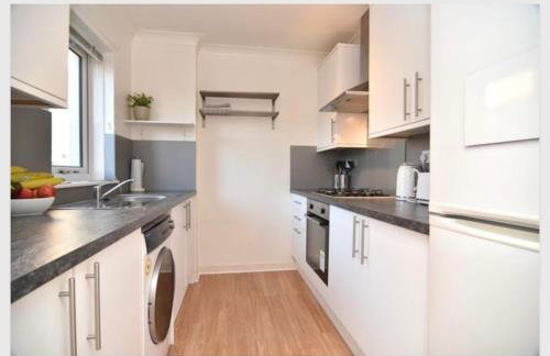 Cosy 2 bedroom home with free parking near city - Foto 6