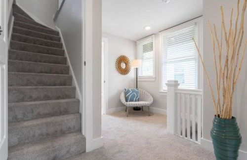 Deluxe 4-Bedroom w Huge Deck 3-Min to Downtown - Foto 28